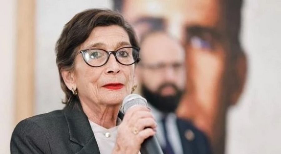 La embajadora de España en la Argentina viajó a Madrid