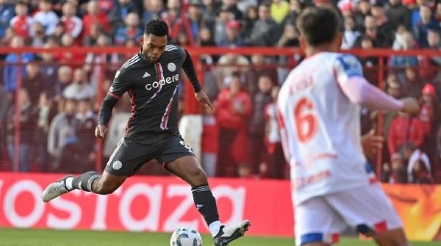 Un River desordenado recibe una derrota ante Argentinos