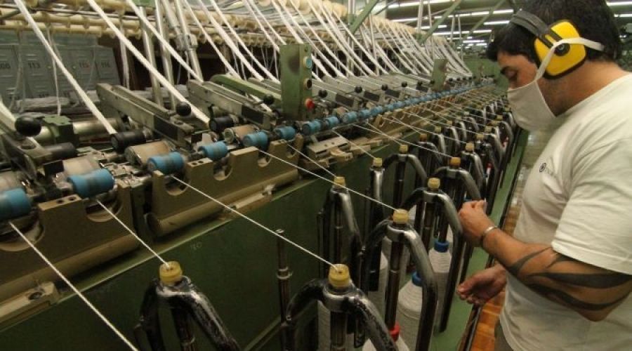 Unos 300 empleados de baja por cierre de textiles