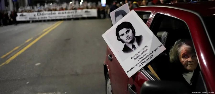 Uruguay marcha en silencio por desaparecidos de la dictadura