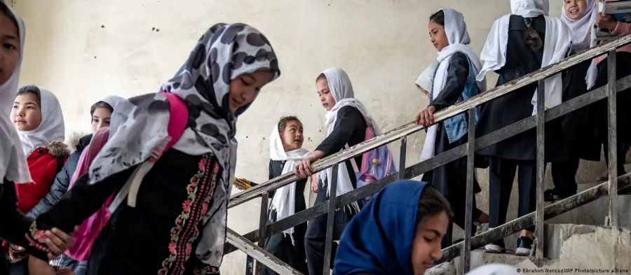 Veto a educación femenina en Afganistán cumple 1.000 días