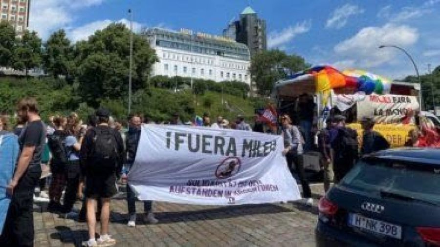 Cientos de manifestantes repudiaron a Javier Milei en Alemania