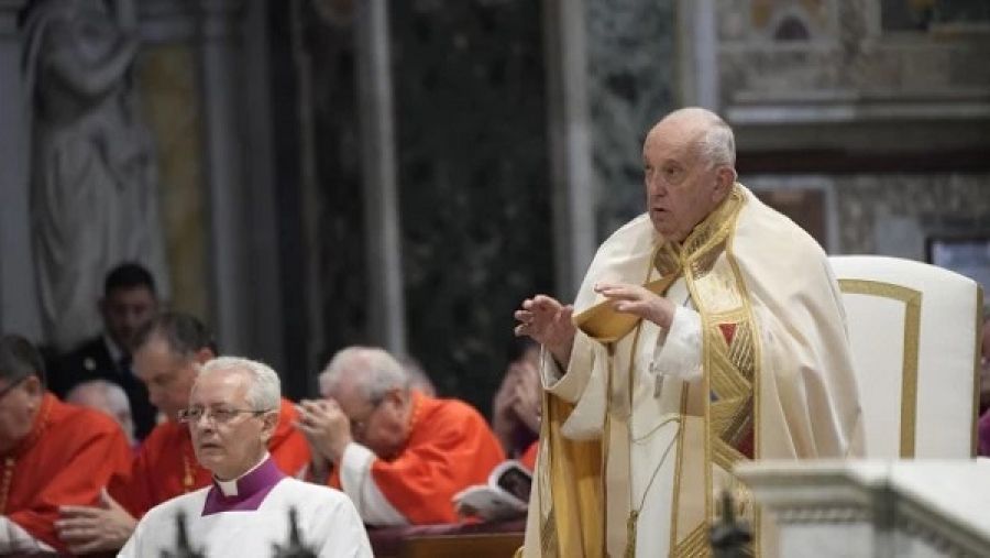 Francisco fustiga las guerras en misa de Corpus Christi