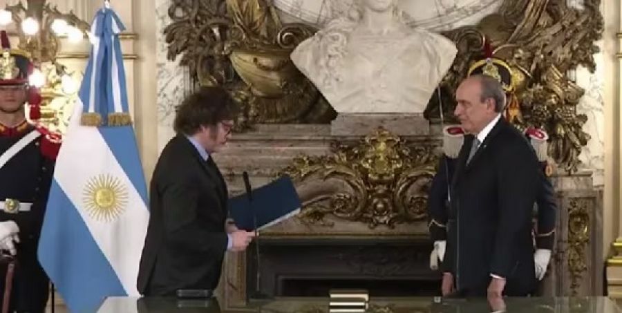 Francos asumió formalmente la jefatura de ministros