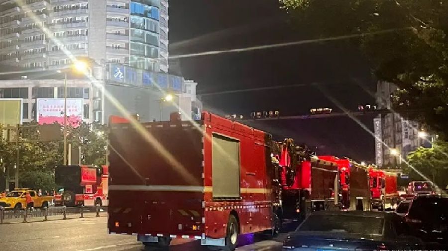 China: 16 muertos por incendio en centro comercial