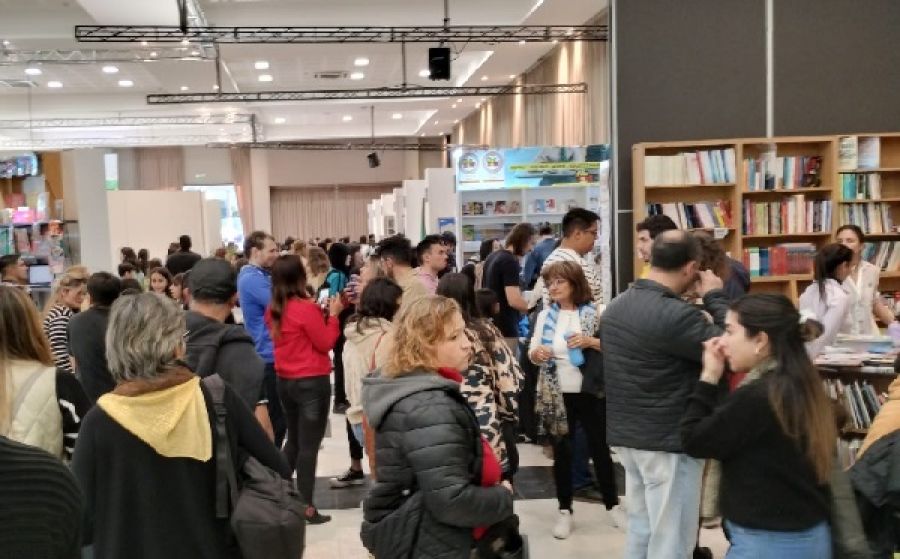 Este viernes finaliza la Feria del Libro de Corrientes con la actuación de Los de Inmaguaré