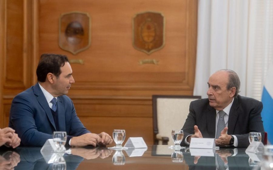 Valdés firmó con Nación el traspaso de obra pública a la Provincia