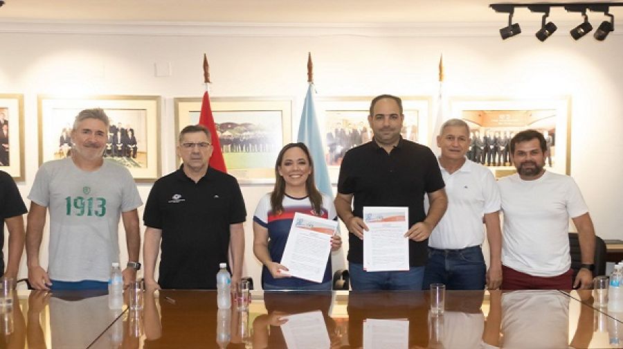 Federación Correntina de Fútbol firma convenio en Asunción