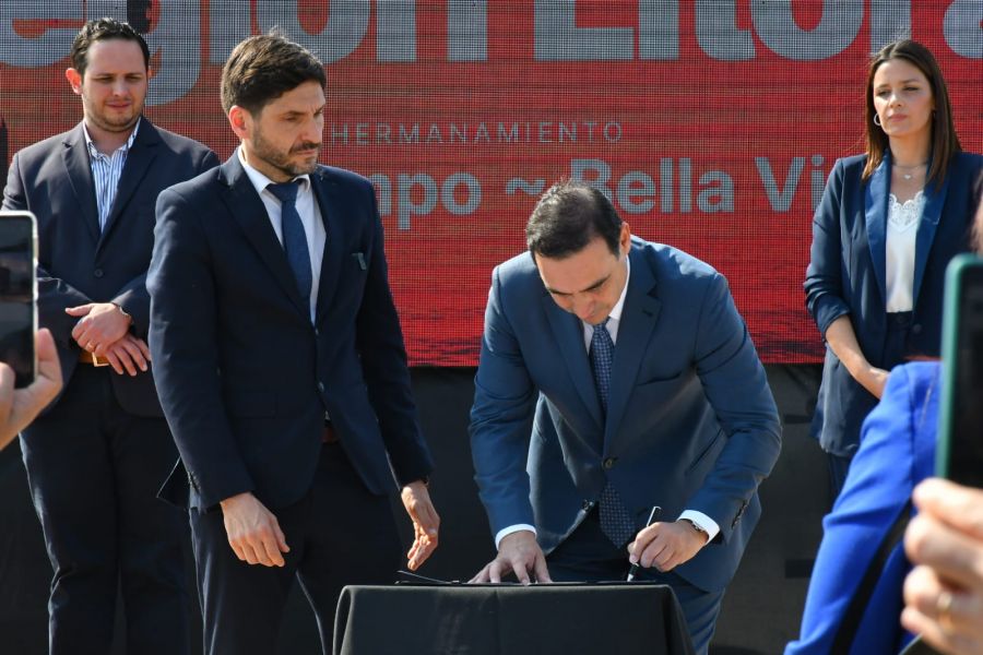 Valdés y Pullaro firman acta de compromiso para la creación de la Región Litoral