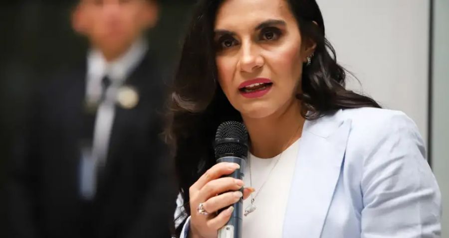 Vicepresidenta de Ecuador denuncia a Noboa ante Tribunal